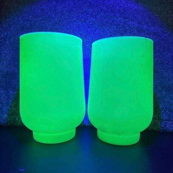 1930s Custard Uranium Glass Replacement Chandelier Chimney Shade 5 Inch - Picture 1 of 13